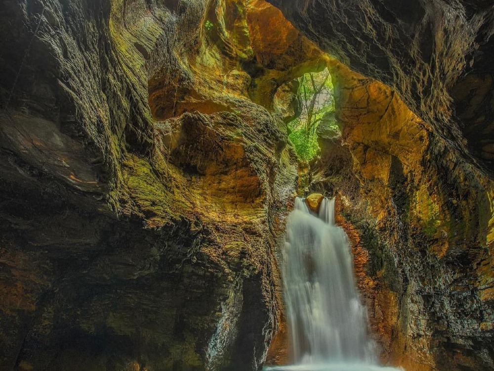 Discover La Leona Waterfall photo 2
